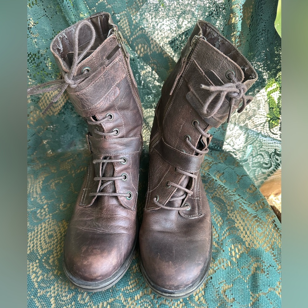 Guess Dark Chocolate Brown Leather Lace Up Combat Boots size 9.5 M